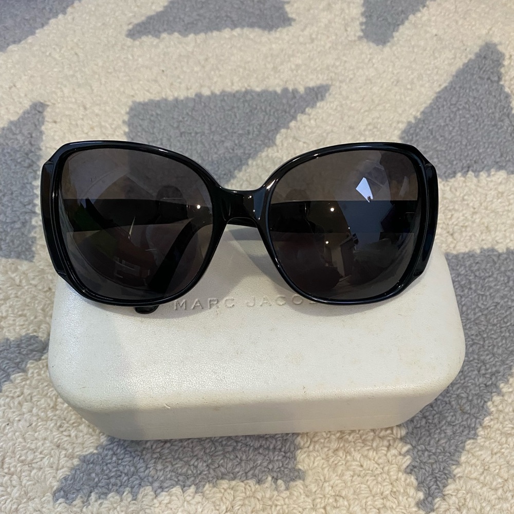 Marc Jacobs oversized black sunglasses